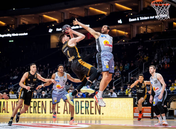 双方交锋充 双方交锋充