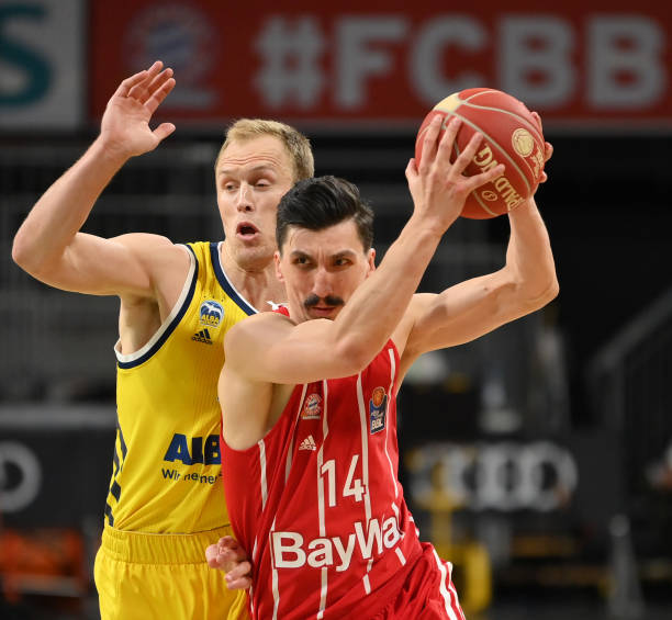 韩德君稳居 韩德君稳居